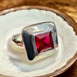 Vintage Signed Ruby Sterling Silver Ring (6.5/9g)